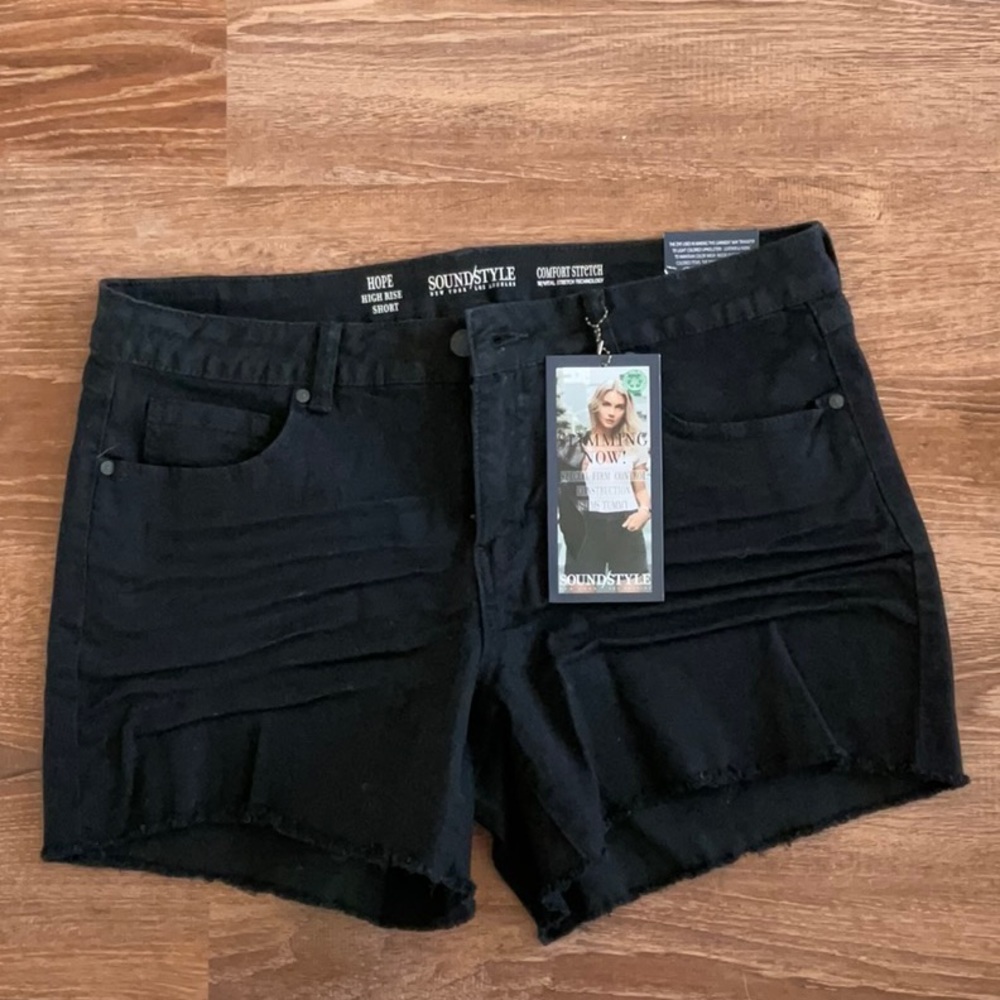 Black jean shorts sound/style